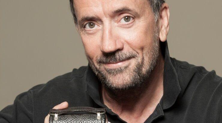 Σπύρος Παπαδόπουλος: Ανεβαίνει τα σκαλιά της εκκλησίας με τη σύντροφο του!