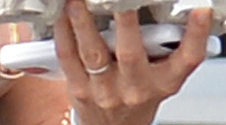 Ποιο διάσημο ζευγάρι χώρισε αλλά δε λέει να το πιστέψει; [εικόνες]