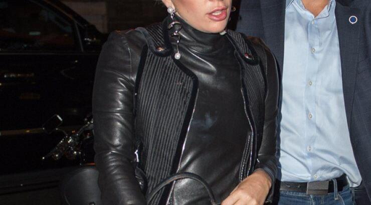 Η Lady Gaga δηλώνει πως ο αρραβωνιαστικός της την τρελαίνει [εικόνες]