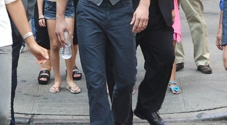 Ηθοποιός ταξίδεψε ημίγυμνος γιατί ξέρασαν επάνω του!