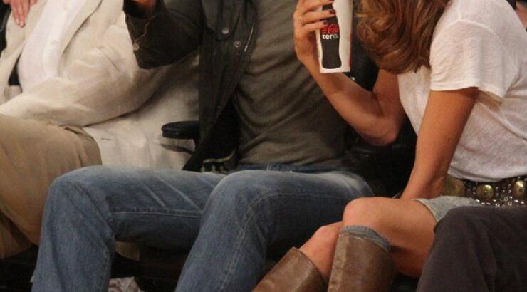 Άλλη γυναίκα στο πλευρό διάσημου εργένη του Hollywood [εικόνες]