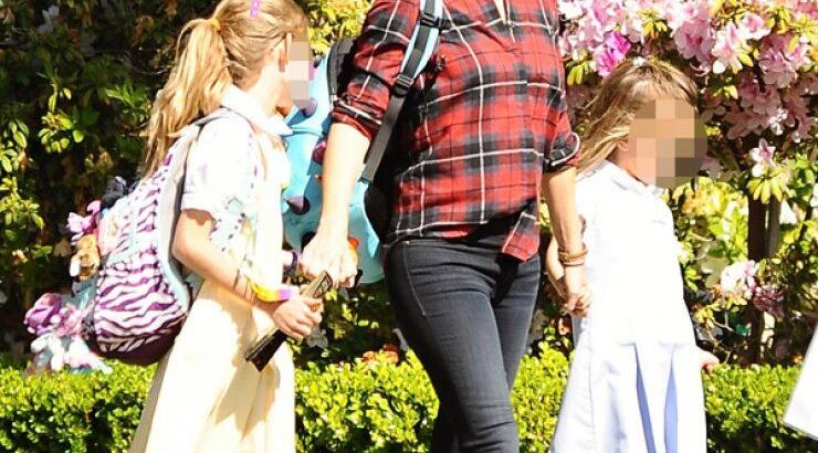 Jennifer Garner: Με τις κόρες της στο πάρκο [εικόνες]
