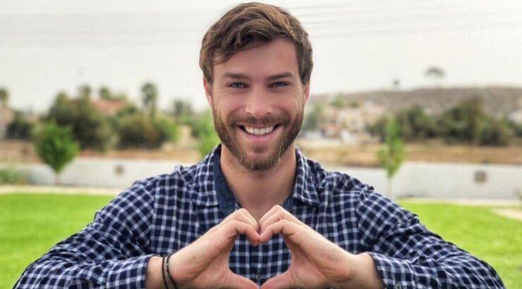 Δείτε την όμορφη αδερφή του Στέφανου Μιχαήλ