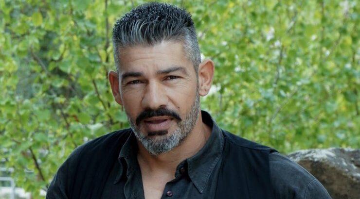 Πανίκος Πιλάλης: Κύπριος πρωταγωνιστής του έκανε τον μπαρμπέρη στο διάλειμμα από τα γυρίσματα [βίντεο]