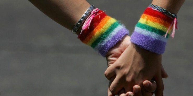 2 γυναίκες αφορά  το πρώτο κυπριακό σύμφωνο συμβίωσης