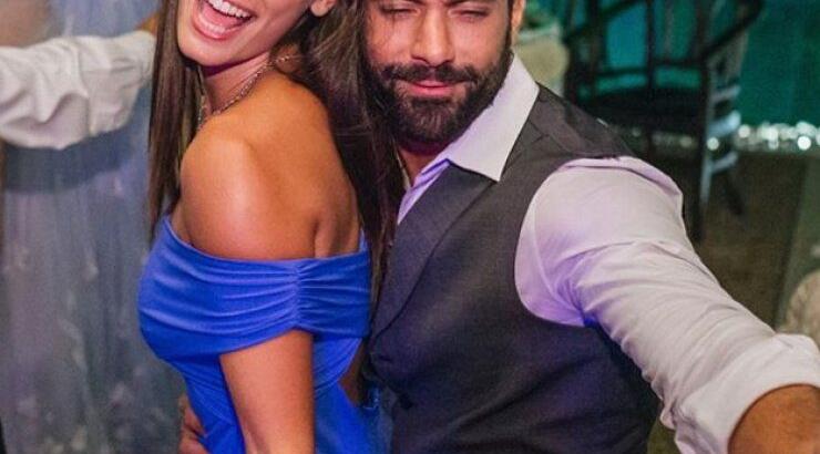 Σάκης Τανιμανίδης – Χριστίνα Μπόμπα: Δεν φαντάζεστε πόσα πράγματα πήραν μαζί τους στο νησί που θα παντρευτούν! [βίντεο]