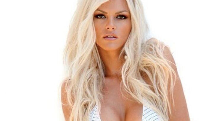 Η sexy Νάταλι Θάνου μας συστήνει την αδερφή της