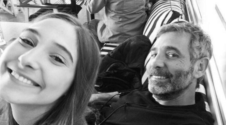 Θοδωρής Αθερίδης: Τον είδαμε να ταΐζει τον μερικών ημερών εγγονό του και λατρέψαμε το στιγμιότυπο! 