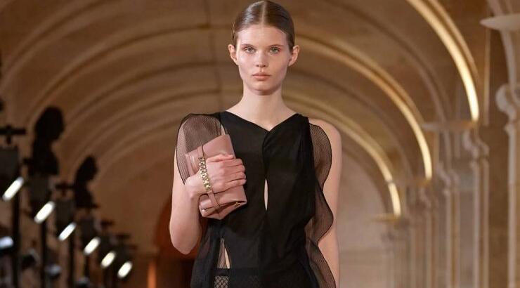 Αυτές τις τσάντες θα βλέπουμε παντού τους επόμενους μήνες