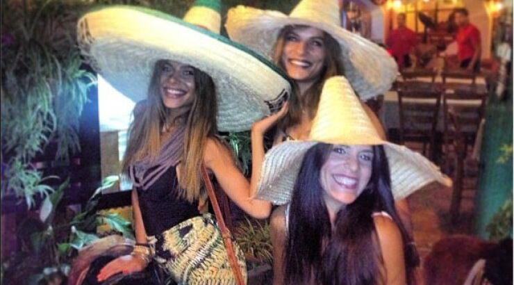 Ελευθερία Ελευθερίου: Στην Αγία Νάπα μαζί με τις δύο αδερφές της!