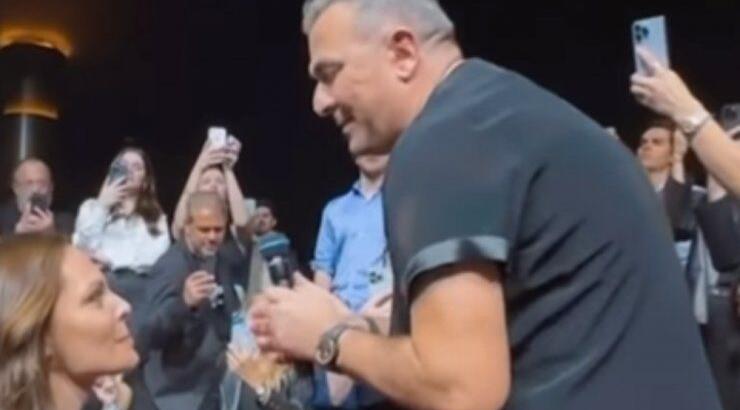  Αντώνης Ρέμος: Η ρομαντική αφιέρωση στην Υβόννη Μπόσνιακ στο νυχτερινό κέντρο όπου εμφανίζεται [βίντεο]