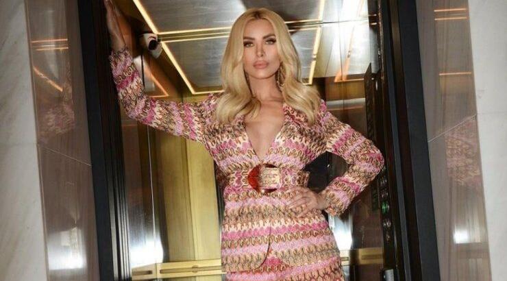 Κατερίνα Καινούργιου: Αφέθηκε στα χέρια της βαφτιστήρας της για το make-up look της [εικόνα]