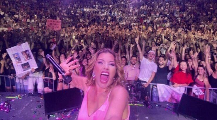 Θαυμαστής της Έλενας Παπαρίζου της ζήτησε να γίνει...ο ζιγκολό της [εικόνα]