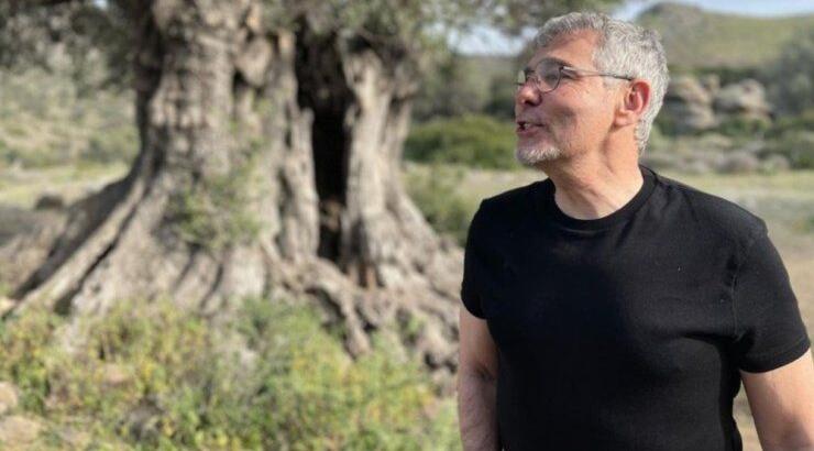 Θοδωρής Αθερίδης: "Kοιμήθηκα με την Παναγία αγκαλιά" [βίντεο]