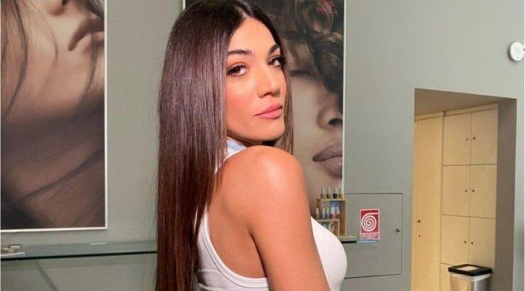 Ήβη Αδάμου: Άρχισε τις καλοκαιρινές βουτιές με την κόρη της [εικόνες]