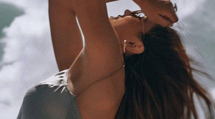 "Έσκασαν" τα ευχάριστα στη showbiz: Σε προχωρημένη εγκυμοσύνη Ελληνίδα τραγουδίστρια [εικόνα]