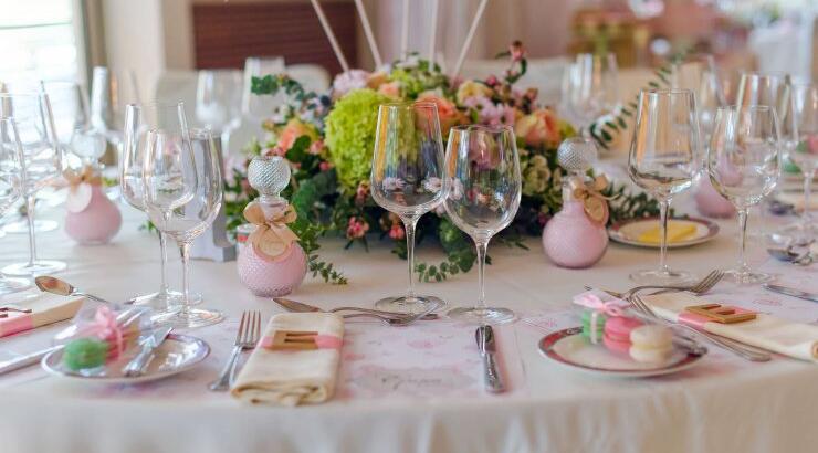 Δεξίωση... με το δεξί, από την αρχή!