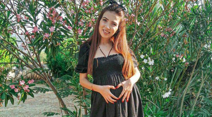 Χριστιάνα Θεοδώρου: Φόρεσε μαγιό και μας δείχνει την κοιλίτσα της στο baby moon με τον σύντροφό της!