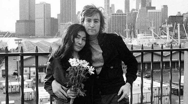 H Γιόκο Όνο προκαλεί;