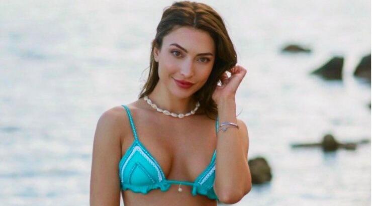 Έλενα Πιερίδου: Το γλυκό φιλί που της έδωσε ο σύντροφος της κάνοντας διακοπές [εικόνα]