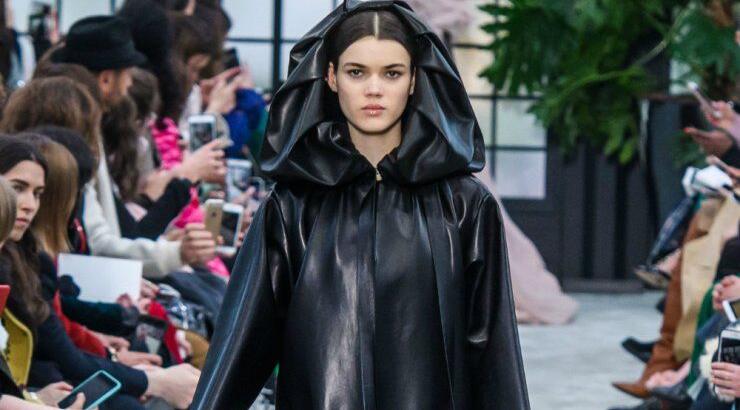 Total black and fashionable