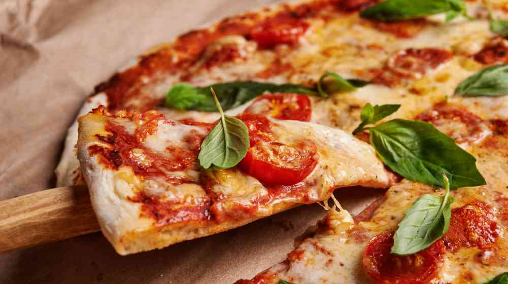Εύκολη συνταγή για σπιτική πίτσα 