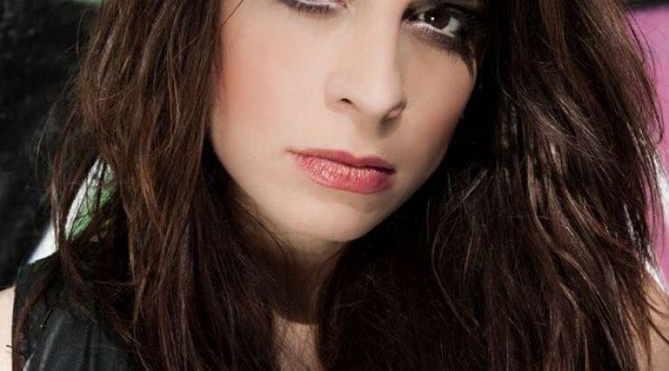 Πένυ Σκάρου: Η μάχη της να σταθεί όρθια και πώς εμψυχώνει τη διπλανή της στο ΚΑΤ