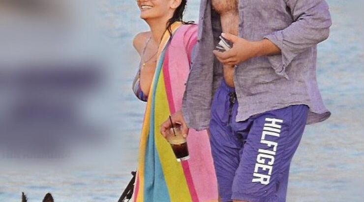 Δέσποινα Ολυμπίου: με τον σκύλο και τον αγαπημένο της στη θάλασσα