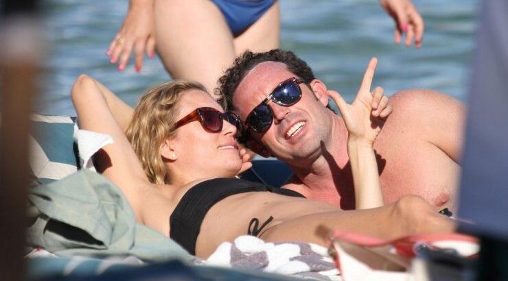 Βίκυ Καγιά: Οι φωτογραφίες που πυροδότησαν τις φήμες ότι είναι έγκυος