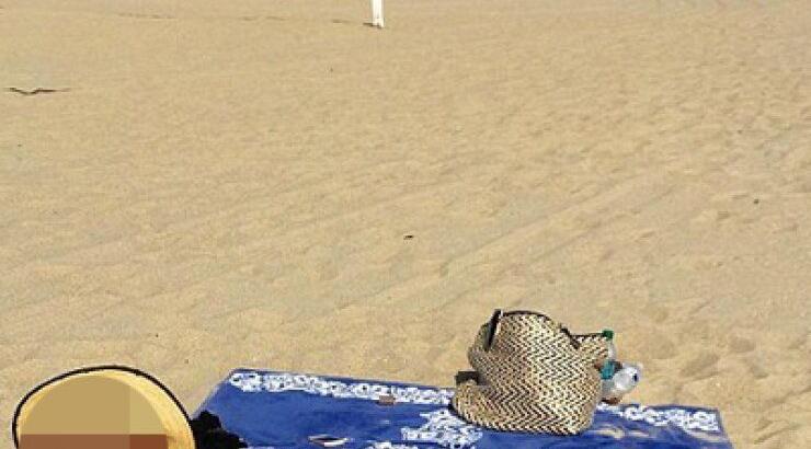 "Έριξε" το διαδίκτυο πασίγνωστη τραγουδίστρια - Πόζαρε... topless και με brazilian μαγιό