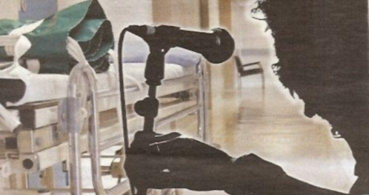 Γνωστός Έλληνας τραγουδιστής στο νοσοκομείο λόγω… σεξουαλικού βοηθήματος