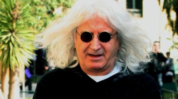 Η απίθανη αυτοσαρκαστική φωτογραφία που ανέβασε στο Facebook ο Νίκος Καρβέλας