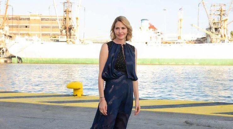 Tηλεργασία: Το look της Τζένης Μπαλατσινού που θα σου δώσει έμπνευση