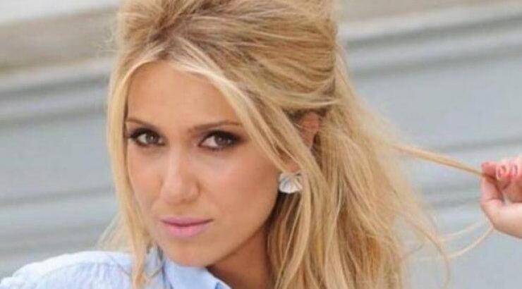 Τα «καυτά» φιλιά της Έλενας Παπαβασιλείου με το σύντροφό της στα μπουζούκια [εικόνες] 