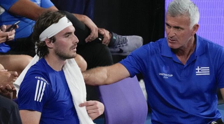 Τσιτσιπάς: "Eνημερώνω με βαριά καρδιά ότι η συνεργασία μου με τον πατέρα μου έχει φτάσει στο τέλος της"