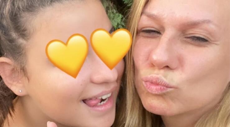 Καραβάτου για την κόρη της: "Βγαίνει ένα δημοσίευμα και της το λένε στο σχολείο.Θέλω να είμαι προσεκτική"