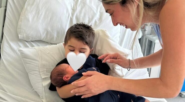 Ανδρεάνα Φραγκούδη: Τα δώρα του γιου της Ντέμη στο νεογέννητο αδερφάκι του στο μαιευτήριο [βίντεο]