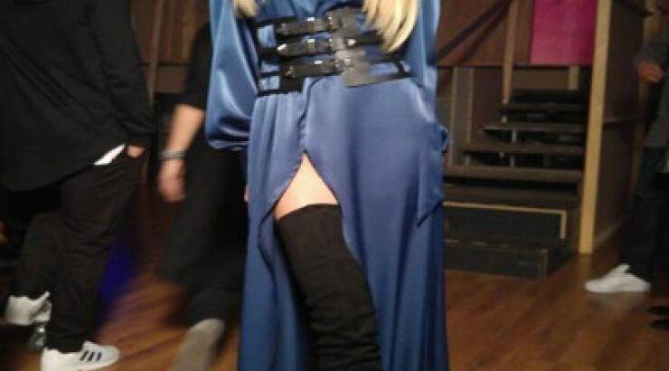 Έβελυν Καζαντζόγλου: Με νέο hair look και άκρως εντυπωσιακή στο αποψινό live [εικόνες]