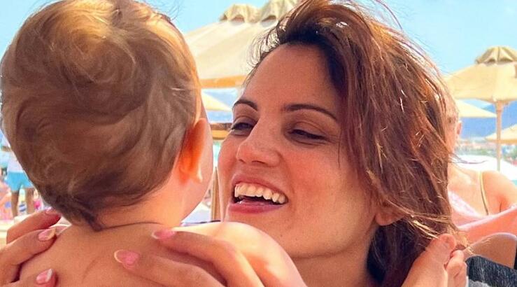 Μαίρη Συνατσάκη: Φωτογραφίζει την κόρη της ενώ κοιμάται [εικόνα]