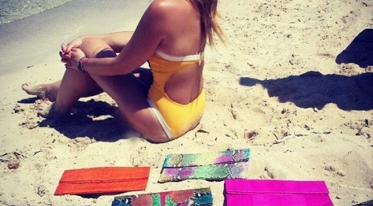 Μαίρη Τορναρίτη: Γιατί "άπλωσε" τις Mani Bags στην άμμο;