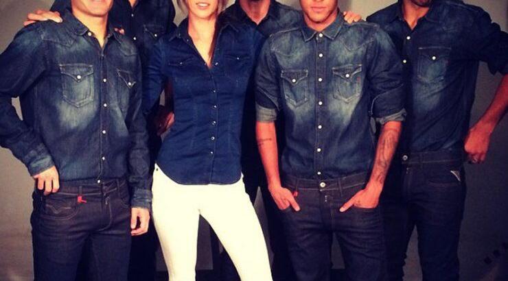 H νέα καμπάνια των Replay είναι hot