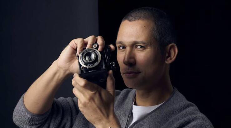 Σωτήρης Κοντιζάς: Χόρεψε παραδοσιακό χορό σε γάμο φίλων του [βίντεο] 