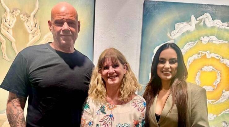 Ελπίδα – Τζώνη: Μαζί στην έκθεση της αδερφής του Καλημέρη στη Λευκωσία [εικόνες]