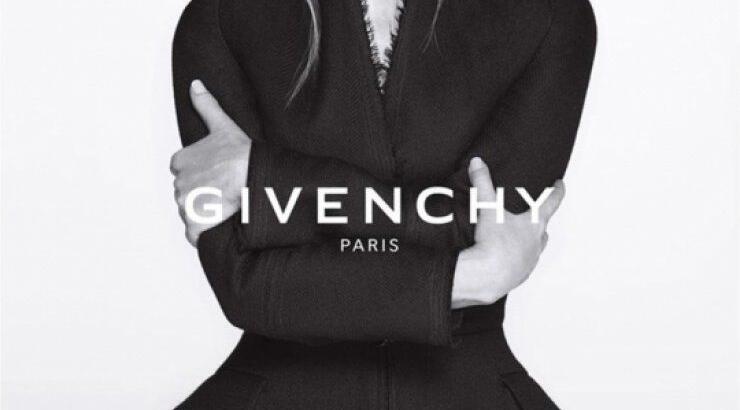 H  Donatella Versace για τον Givenchy