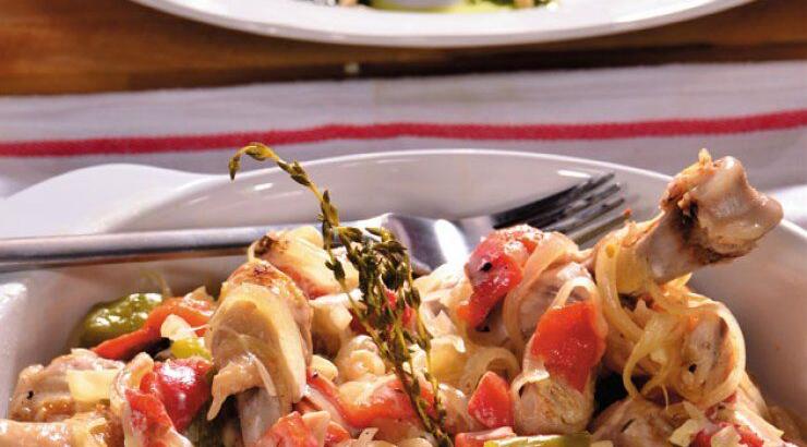 Κοτόπουλο λεμονάτο στην κατσαρόλα με γιαούρτι