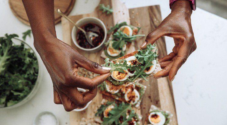 Καύσωνας και διατροφή: Πέντε τροφές που πρέπει να αποφύγεις!