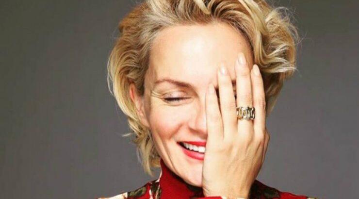 Ασυγκράτητη η Έλενα Χριστοπούλου! Τα καυτά δημόσια φιλιά με τον σύντροφο της στα μπουζούκια!