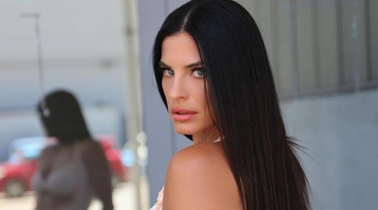 Χριστίνα Μπόμπα: Οι κόρες της, της πρόσφεραν την πιο ωραία τούρτα του κόσμου για τα γενέθλιά της [βίντεο]