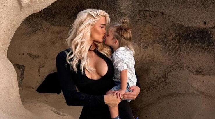 Ιωάννα Τούνη: Ο Πάρης ως "φαντασματάκι" στο πρώτο του "trick or treat" στην Αμερική [εικόνες & βίντεο]