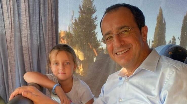 Νίκος Χριστοδουλίδης: Βρέθηκε σε christmas market μαζί με την κόρη του, Φοίβη [εικόνες]